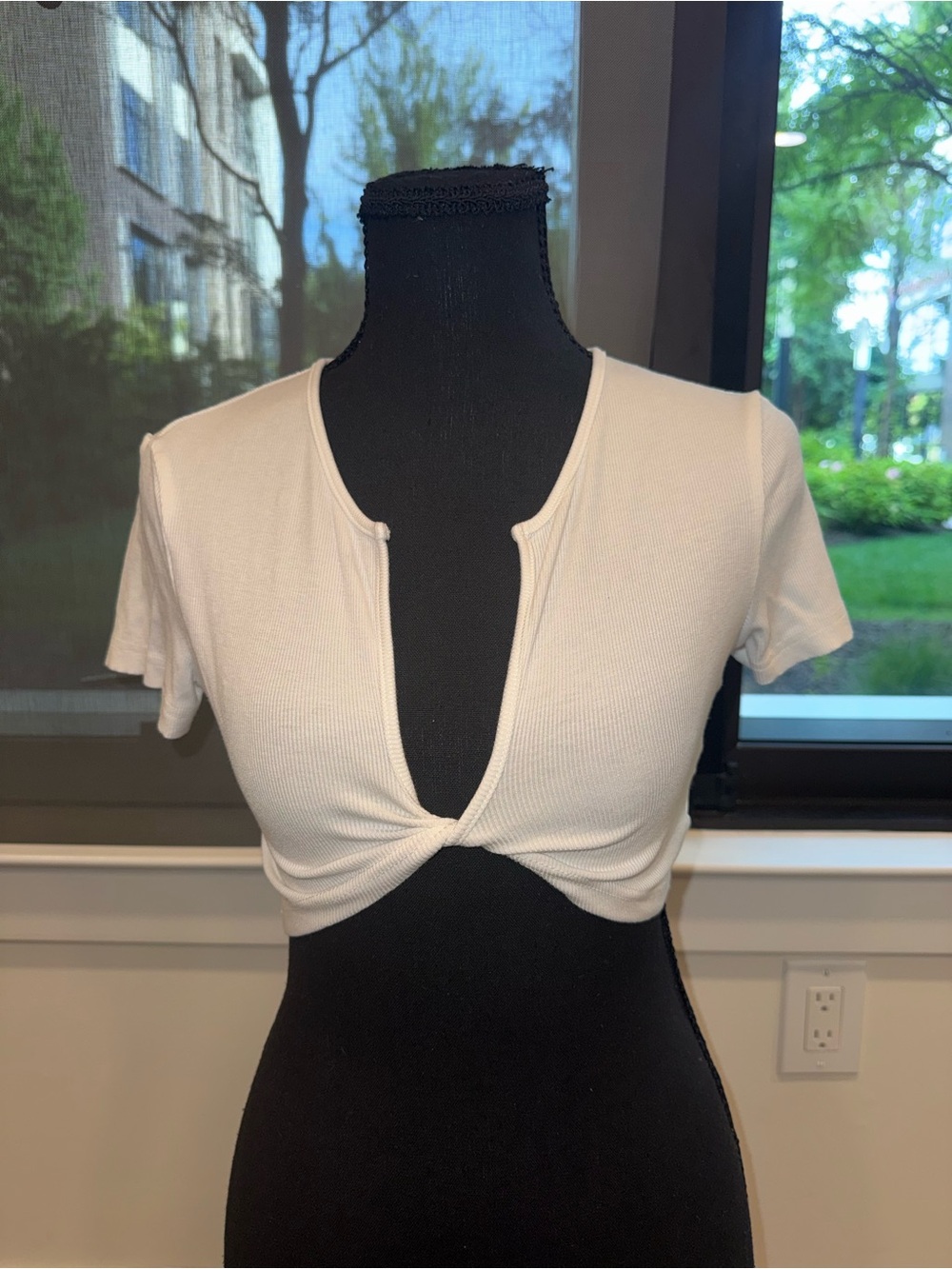 SHEIN White Ribbed Twist-Front Cropped Top